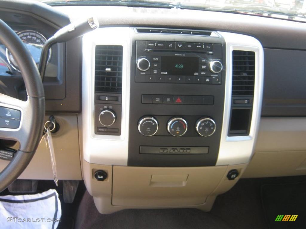 2009 Dodge Ram 1500 SLT Crew Cab 4x4 Controls Photo #48670194