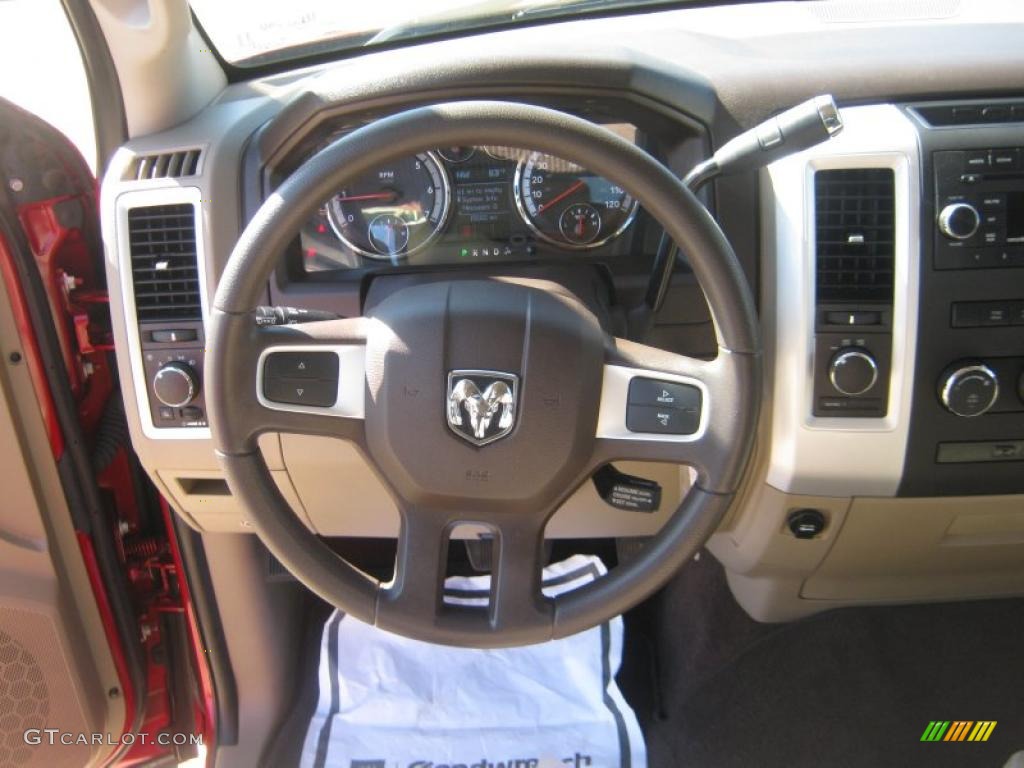 2009 Dodge Ram 1500 SLT Crew Cab 4x4 Light Pebble Beige/Bark Brown Steering Wheel Photo #48670210