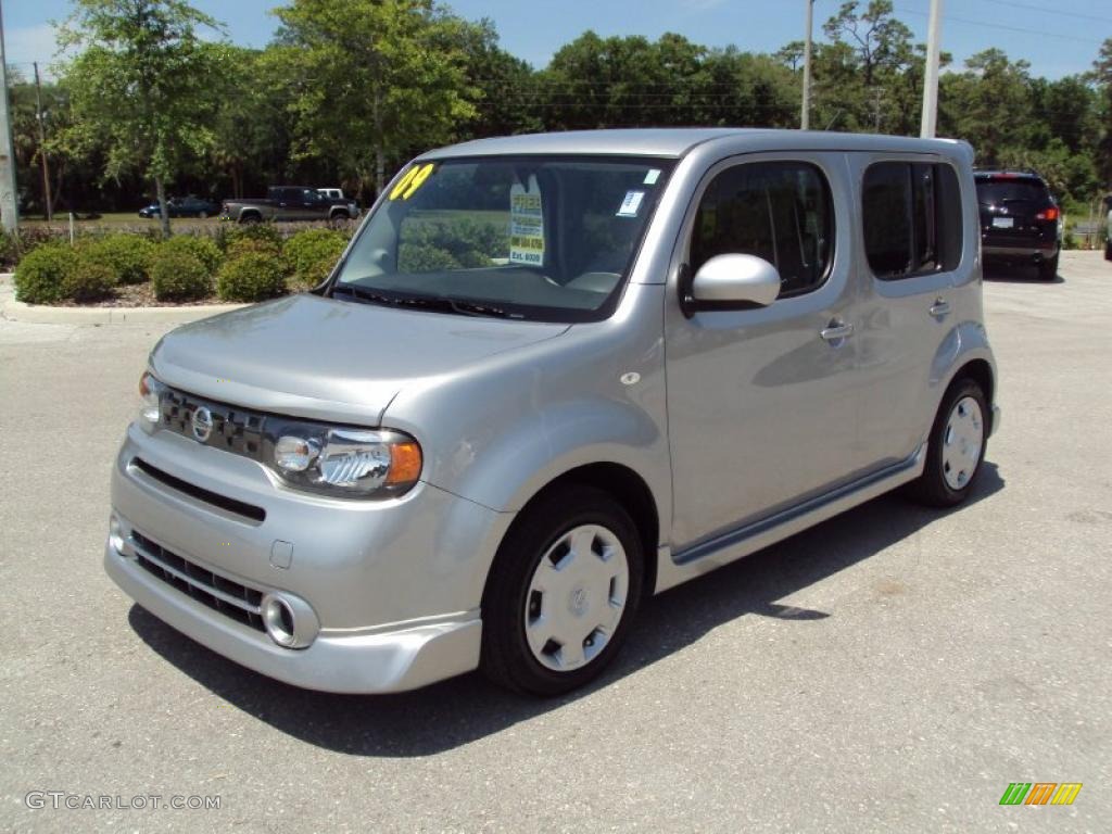 Chrome Silver Nissan Cube