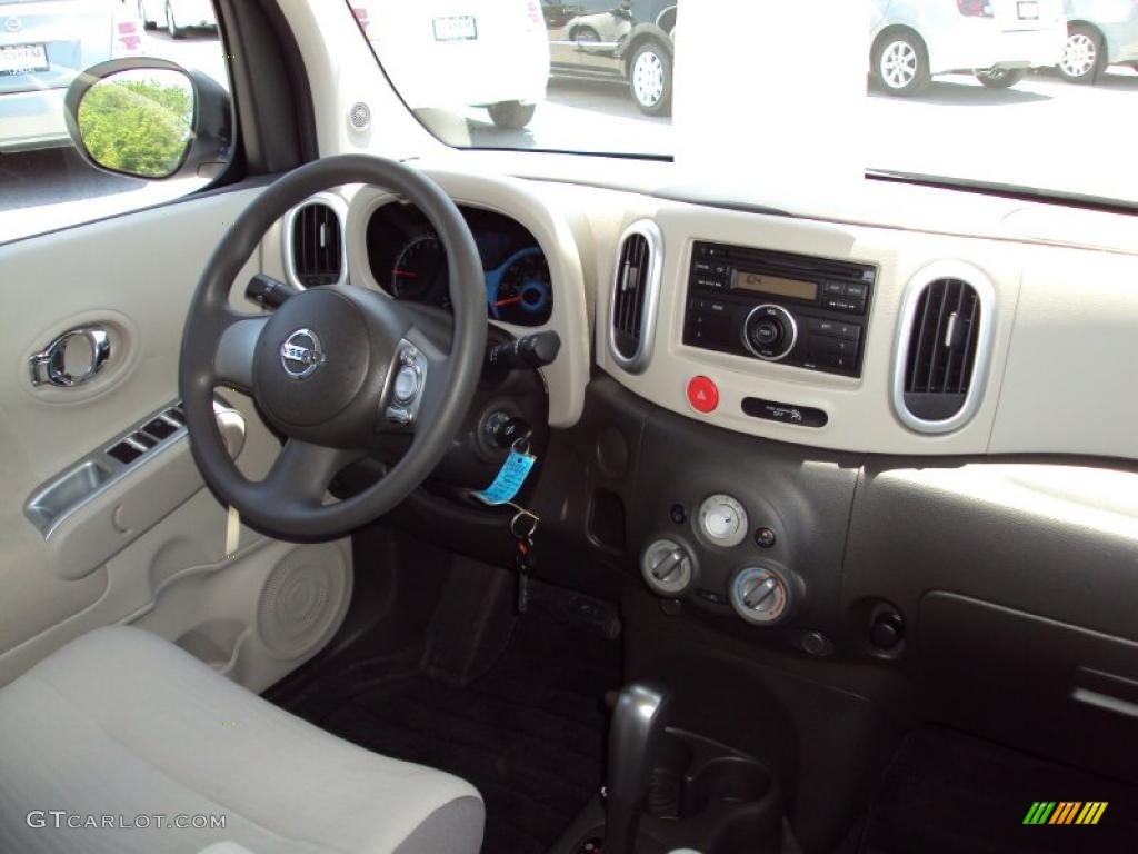 2009 Nissan Cube 1.8 S Light Gray Dashboard Photo #48672184