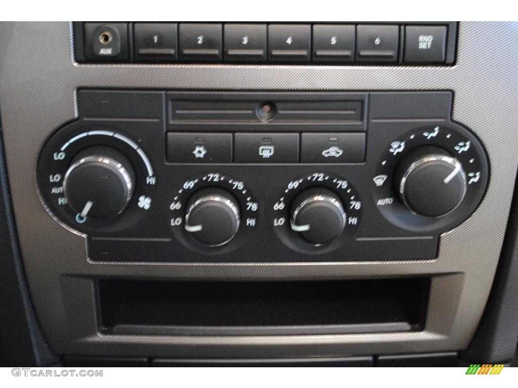2007 Chrysler 300 Touring AWD Controls Photo #48673650