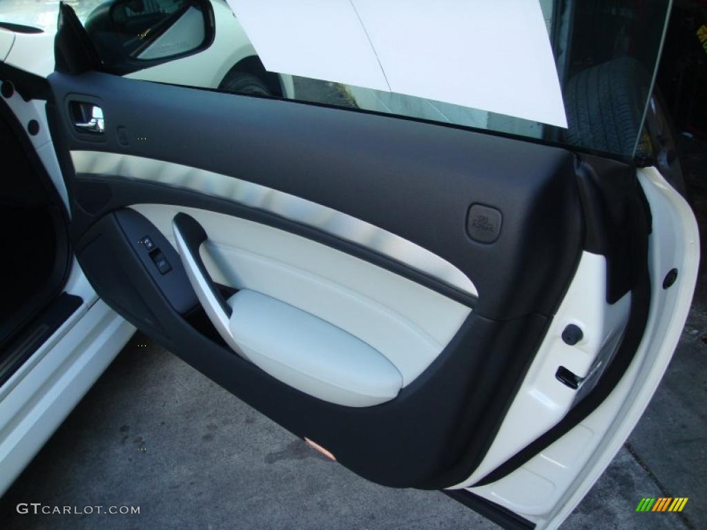 2011 Infiniti G 37 S Sport Convertible Door Panel Photos