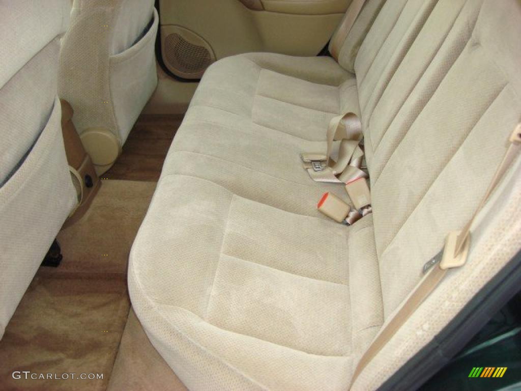 Medium Tan Interior 2002 Saturn L Series LW300 Wagon Photo #48676990