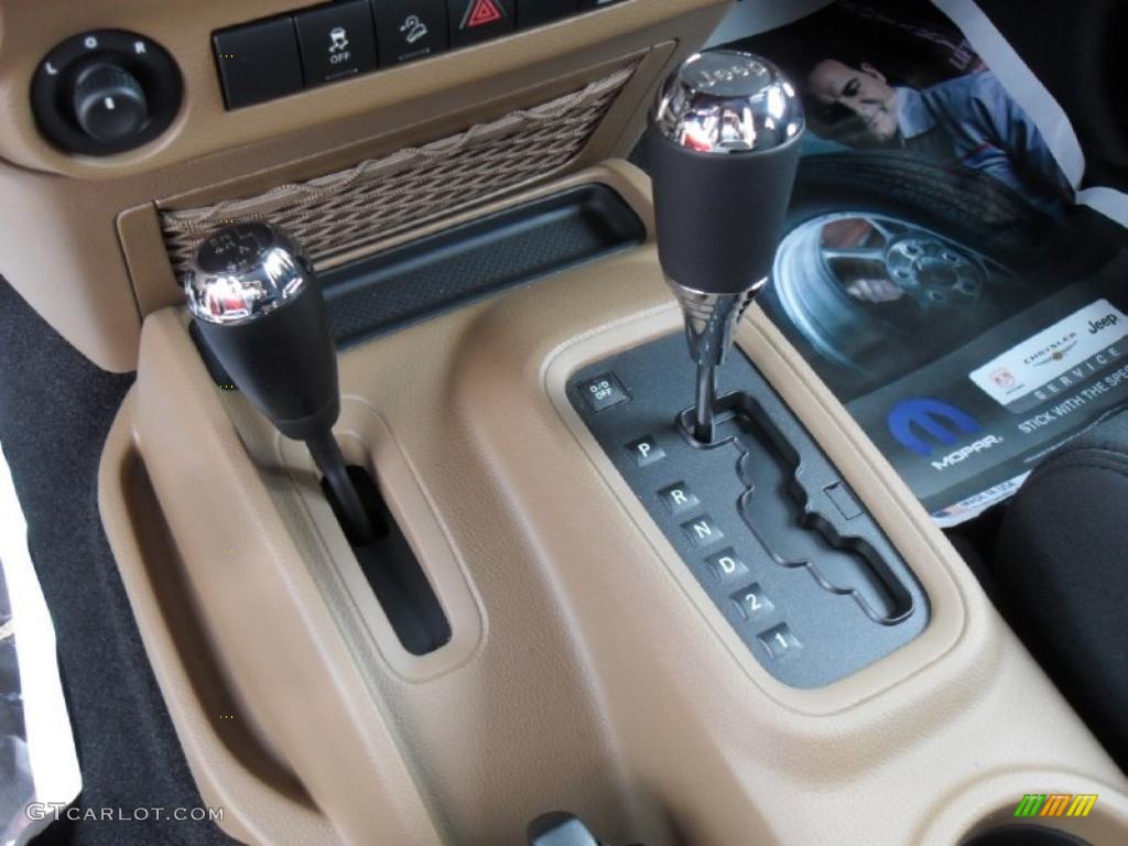 2011 Wrangler Sahara 4x4 - Black / Black/Dark Saddle photo #10