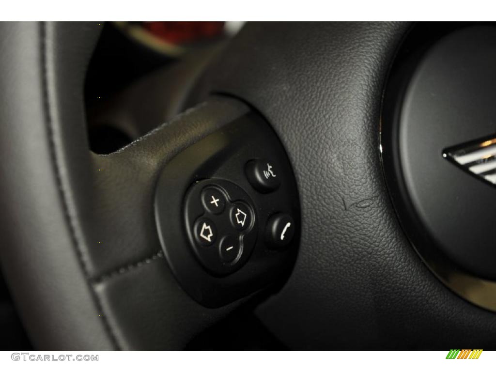 2011 Mini Cooper Countryman Controls Photo #48678109