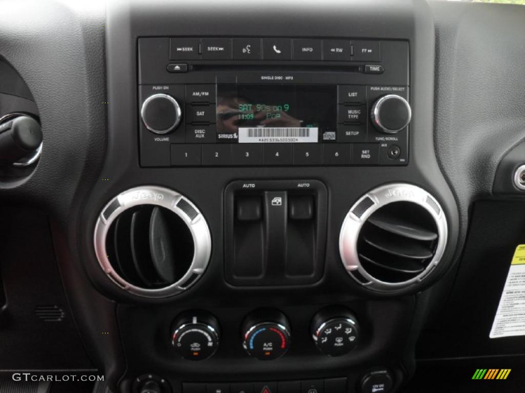 2011 Jeep Wrangler Rubicon 4x4 Controls Photo #48679571