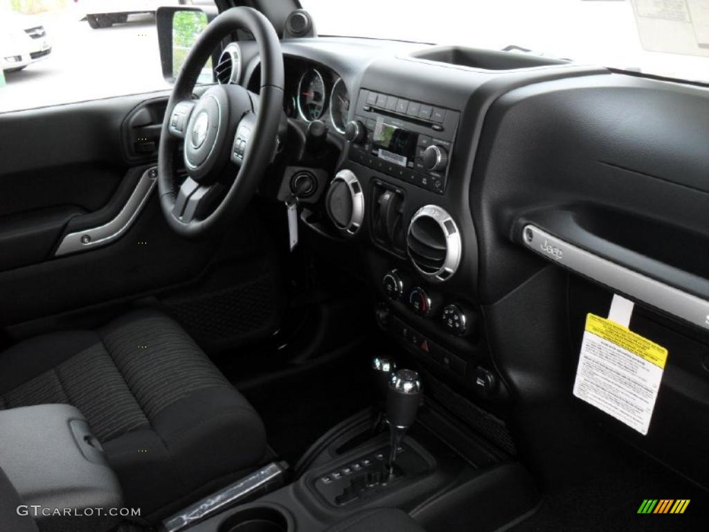 2011 Wrangler Rubicon 4x4 - Black / Black photo #20