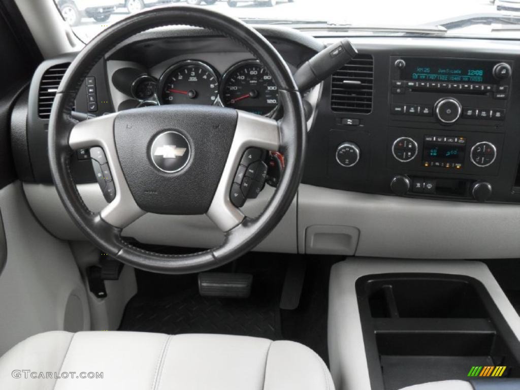 2007 Chevrolet Silverado 1500 LT Crew Cab 4x4 Light Titanium/Ebony Black Dashboard Photo #48679949