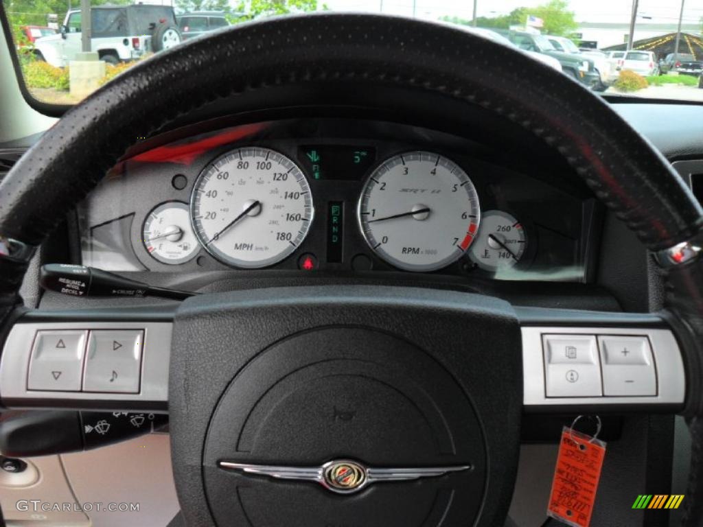 2006 Chrysler 300 C SRT8 Controls Photo #48680651