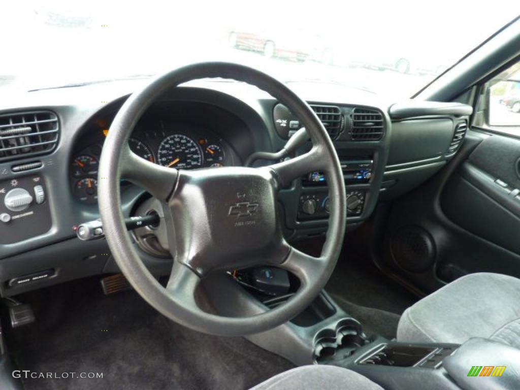 2001 Chevrolet Blazer LS 4x4 Dashboard Photos