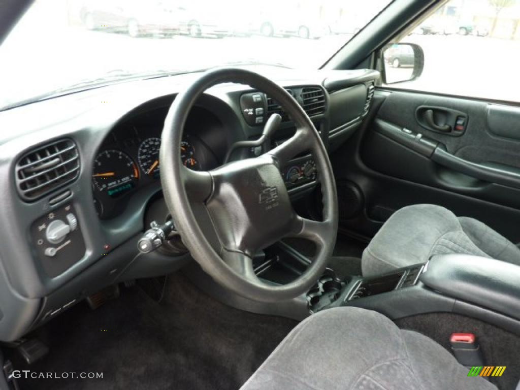 Graphite Interior 2001 Chevrolet Blazer LS 4x4 Photo #48681035