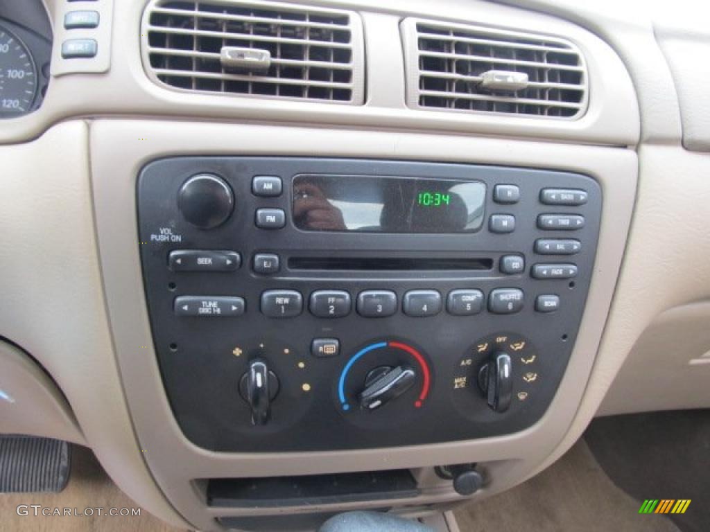 2007 Ford Taurus SE Controls Photo #48681380