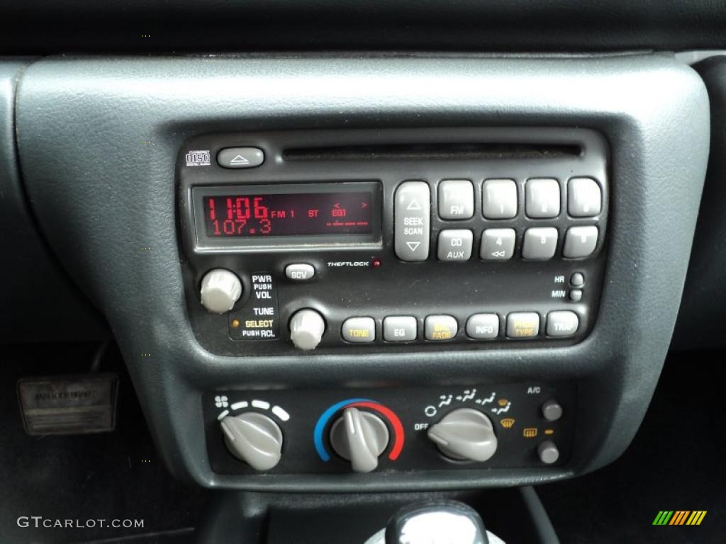 2001 Pontiac Sunfire SE Coupe Controls Photo #48683621