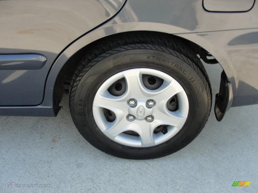 2005 Hyundai Accent GLS Sedan Wheel Photo #48685310