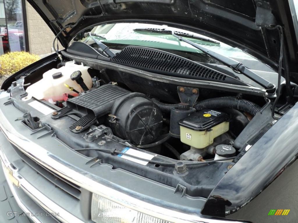 2001 Chevrolet Express 1500 Cargo Van 5.0 Liter OHV 16-Valve V8 Engine Photo #48685598