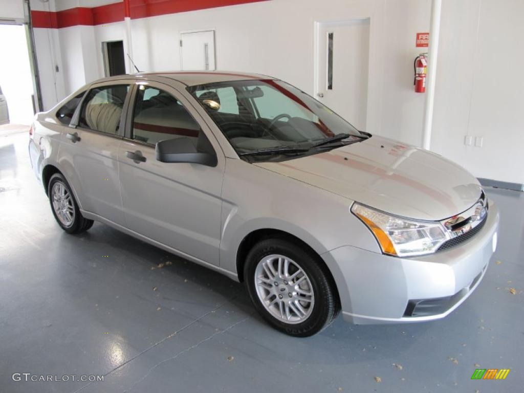 2009 Focus SE Sedan - Brilliant Silver Metallic / Charcoal Black photo #5