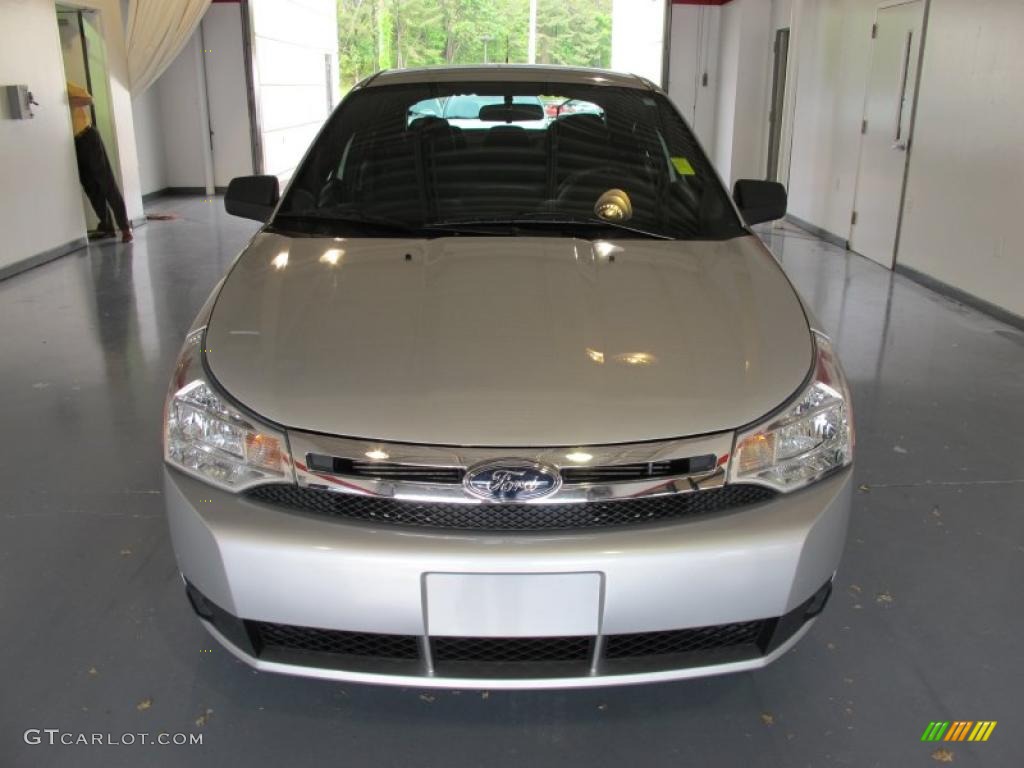 2009 Focus SE Sedan - Brilliant Silver Metallic / Charcoal Black photo #6