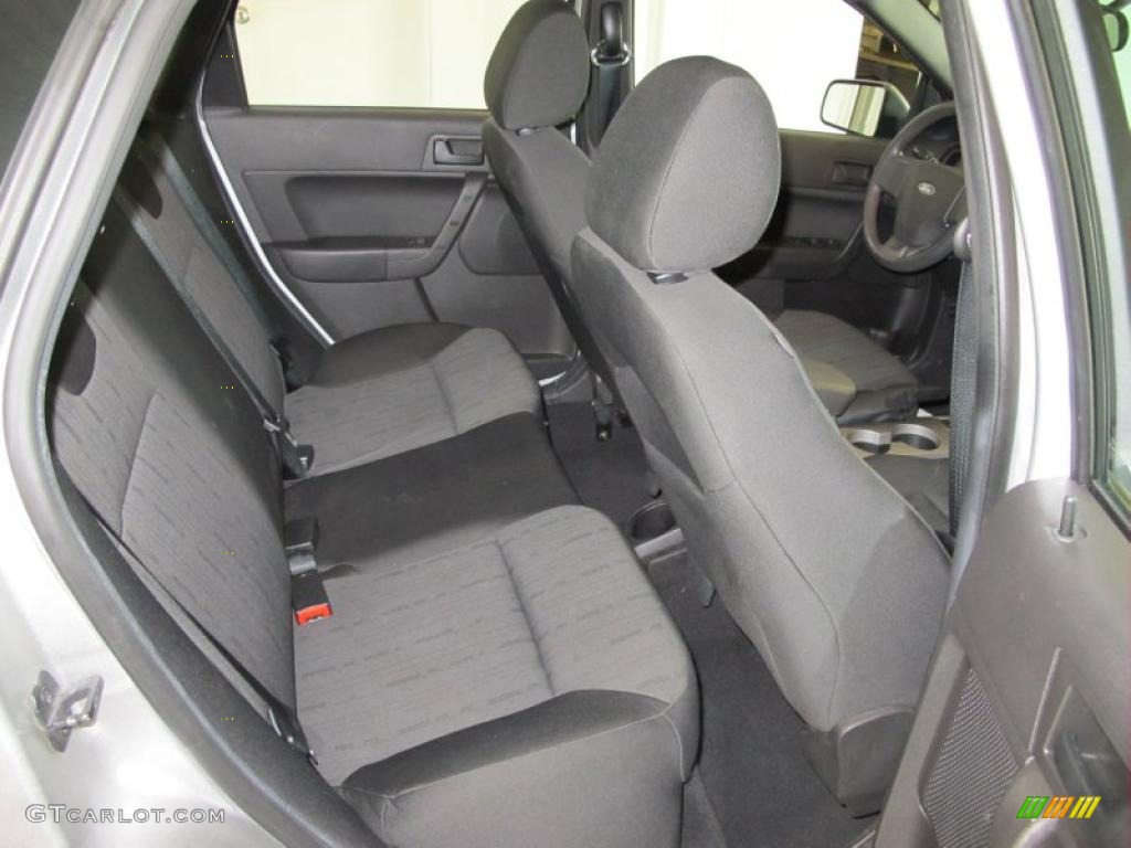 2009 Focus SE Sedan - Brilliant Silver Metallic / Charcoal Black photo #8