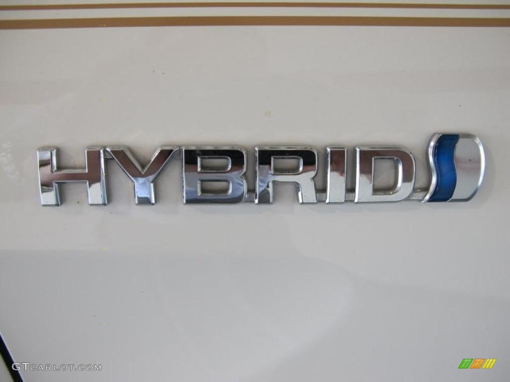 2010 Toyota Camry Hybrid Marks and Logos Photos