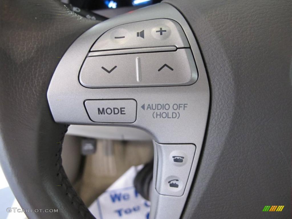 2010 Toyota Camry Hybrid Controls Photo #48688443