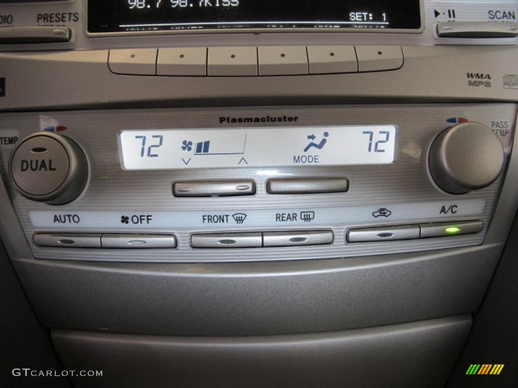 2010 Toyota Camry Hybrid Controls Photo #48688505