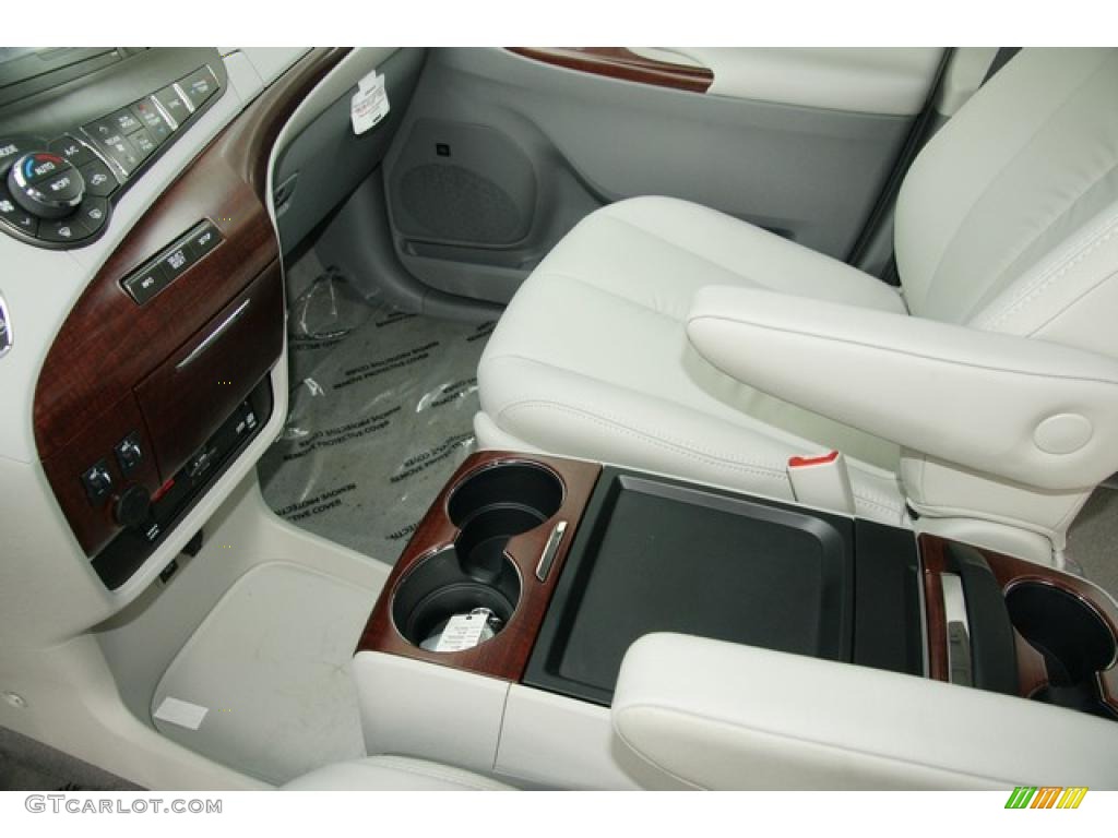 2011 Sienna XLE AWD - Super White / Light Gray photo #6