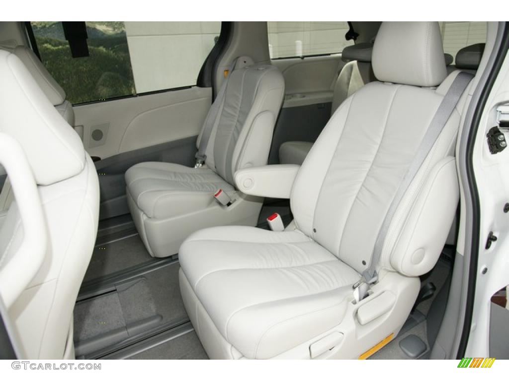 2011 Sienna XLE AWD - Super White / Light Gray photo #8
