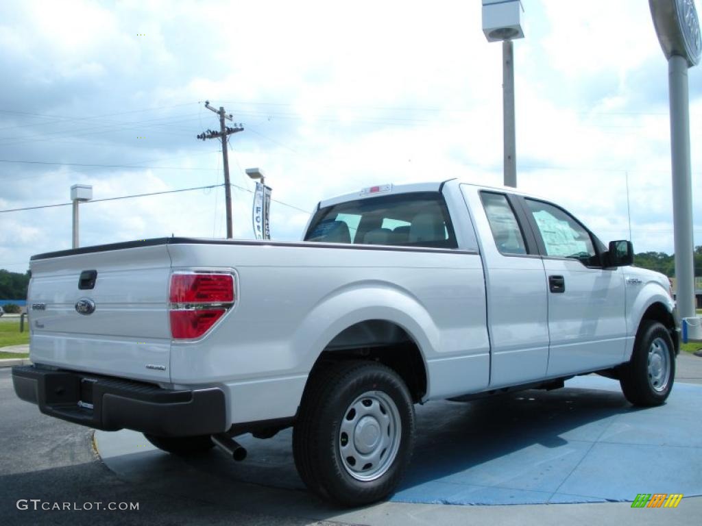 2011 F150 XL SuperCab - Oxford White / Steel Gray photo #3