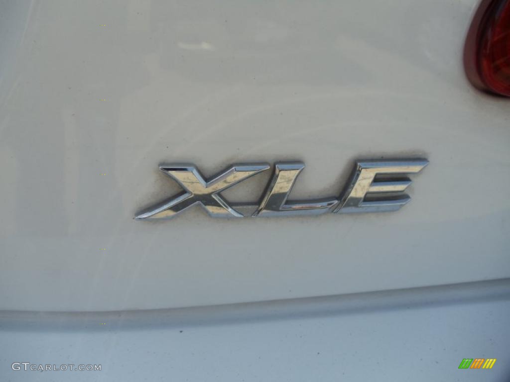 2009 Camry XLE V6 - Super White / Ash photo #4