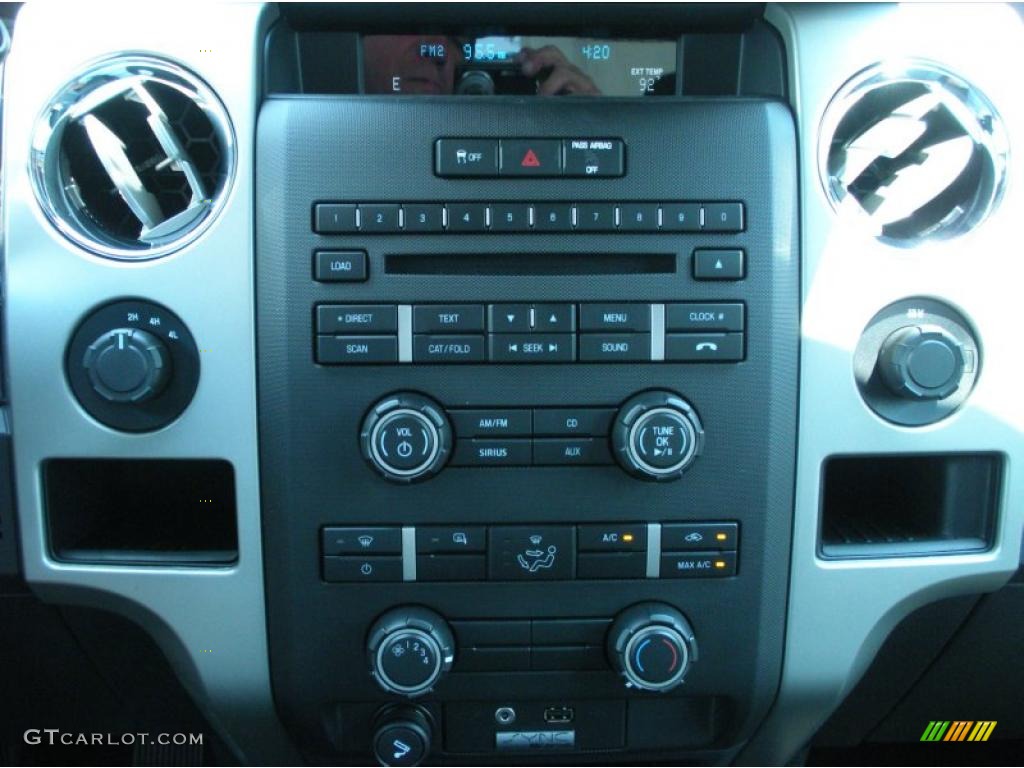 2011 Ford F150 XLT SuperCab 4x4 Controls Photo #48695061