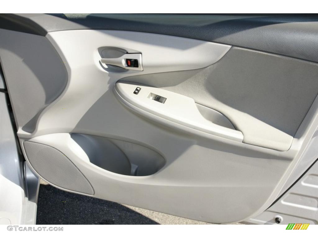 2010 Corolla LE - Classic Silver Metallic / Ash photo #17