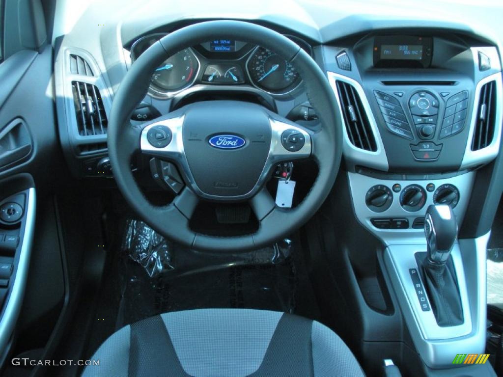 2012 Ford Focus SE Sport 5-Door Two-Tone Sport Dashboard Photo #48695982