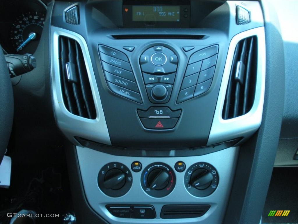 2012 Ford Focus SE Sport 5-Door Controls Photo #48696012