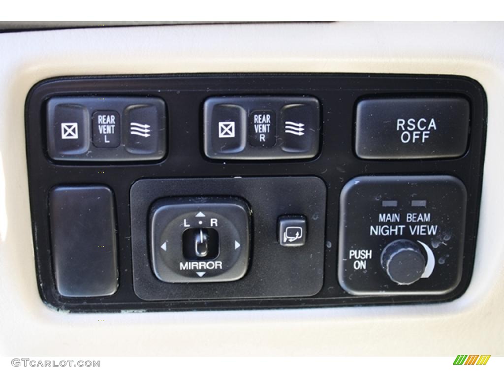 2003 Lexus LX 470 4x4 Controls Photo #48697090