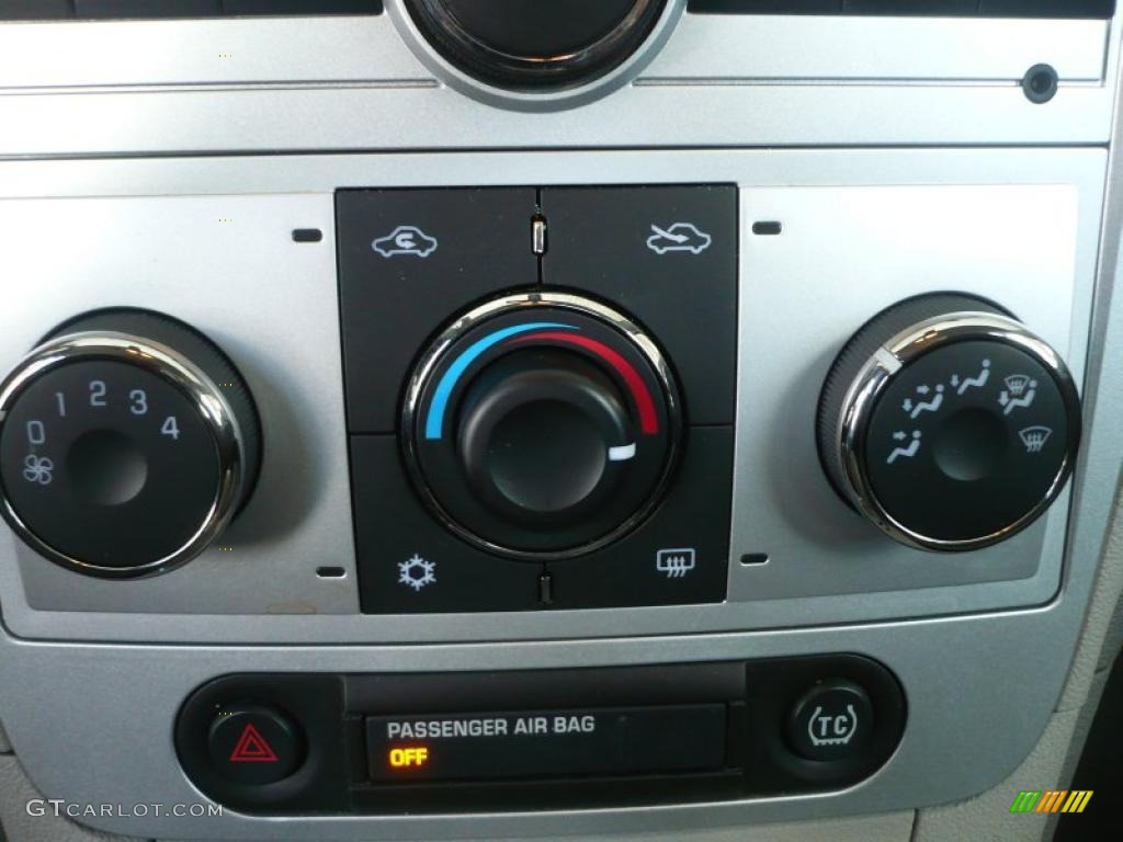 2010 Chevrolet Malibu LS Sedan Controls Photo #48699535