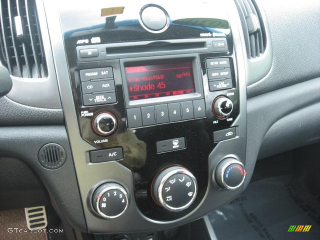 2010 Kia Forte Koup SX Controls Photo #48699856