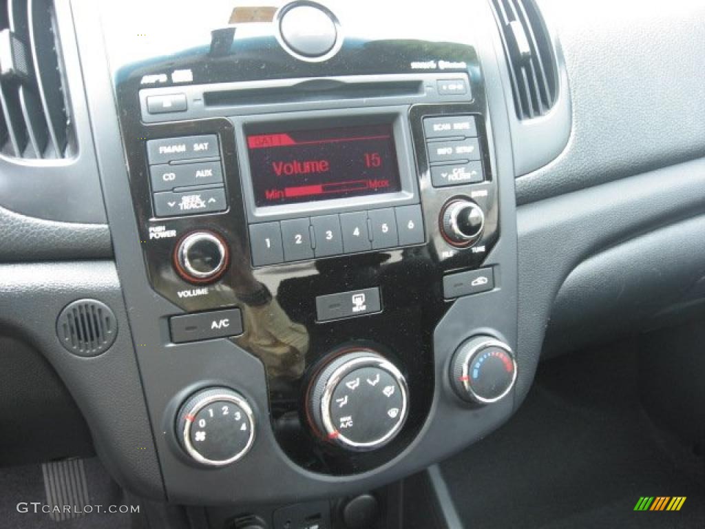 2010 Kia Forte Koup EX Controls Photo #48700684