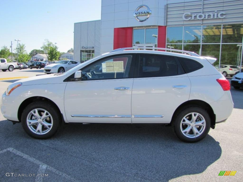 2011 Rogue SV - Pearl White / Gray photo #2