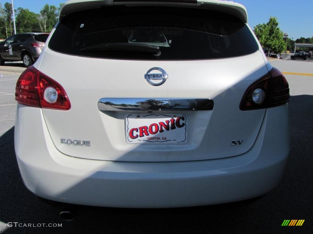 2011 Rogue SV - Pearl White / Gray photo #4