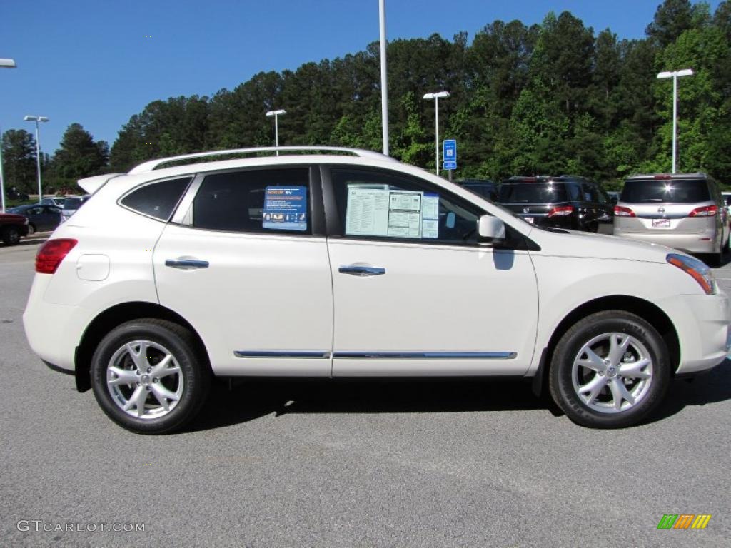 2011 Rogue SV - Pearl White / Gray photo #6