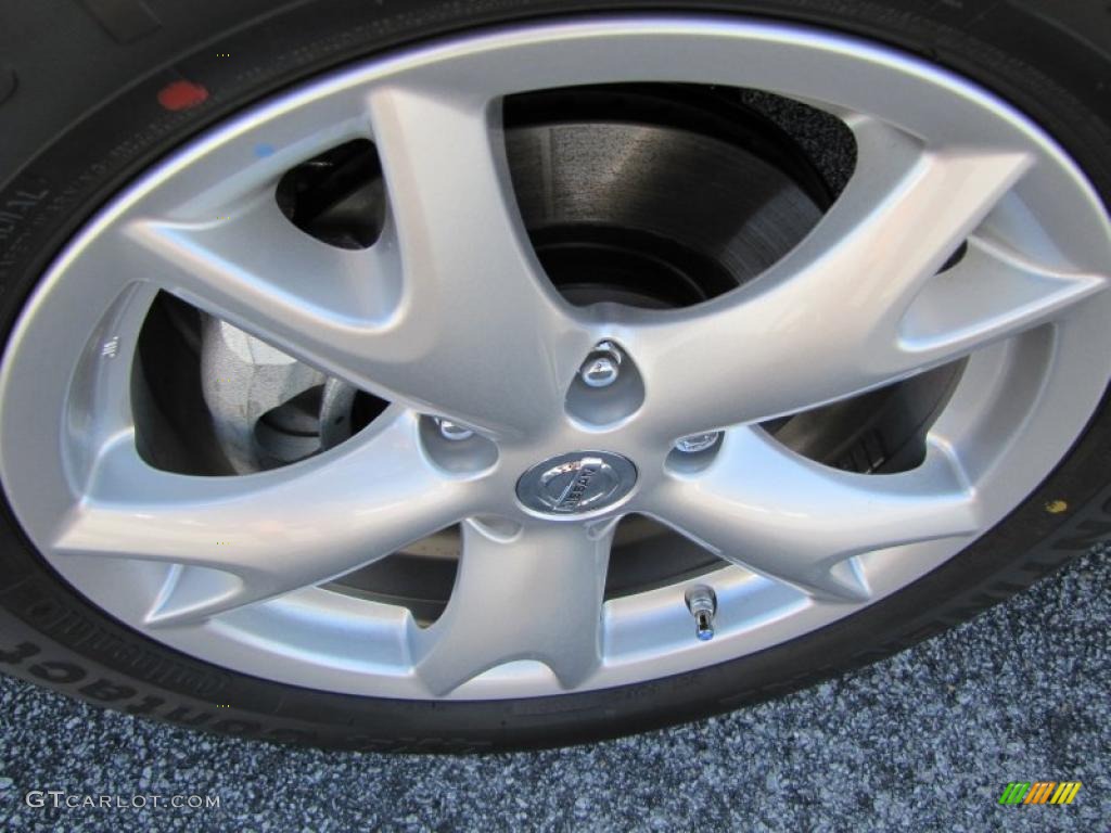 2011 Rogue SV - Pearl White / Gray photo #9