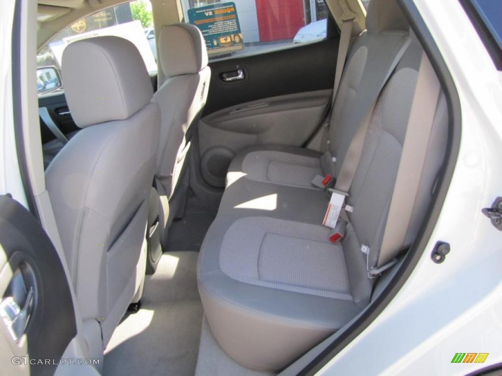 2011 Rogue SV - Pearl White / Gray photo #11