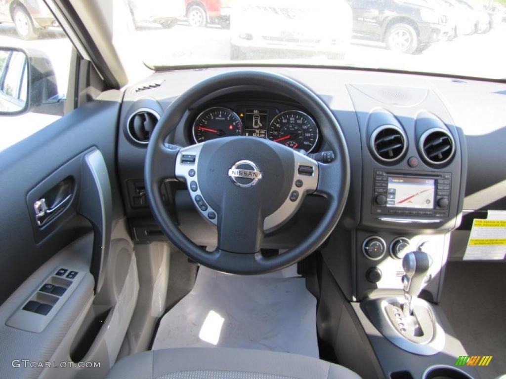 2011 Rogue SV - Pearl White / Gray photo #15