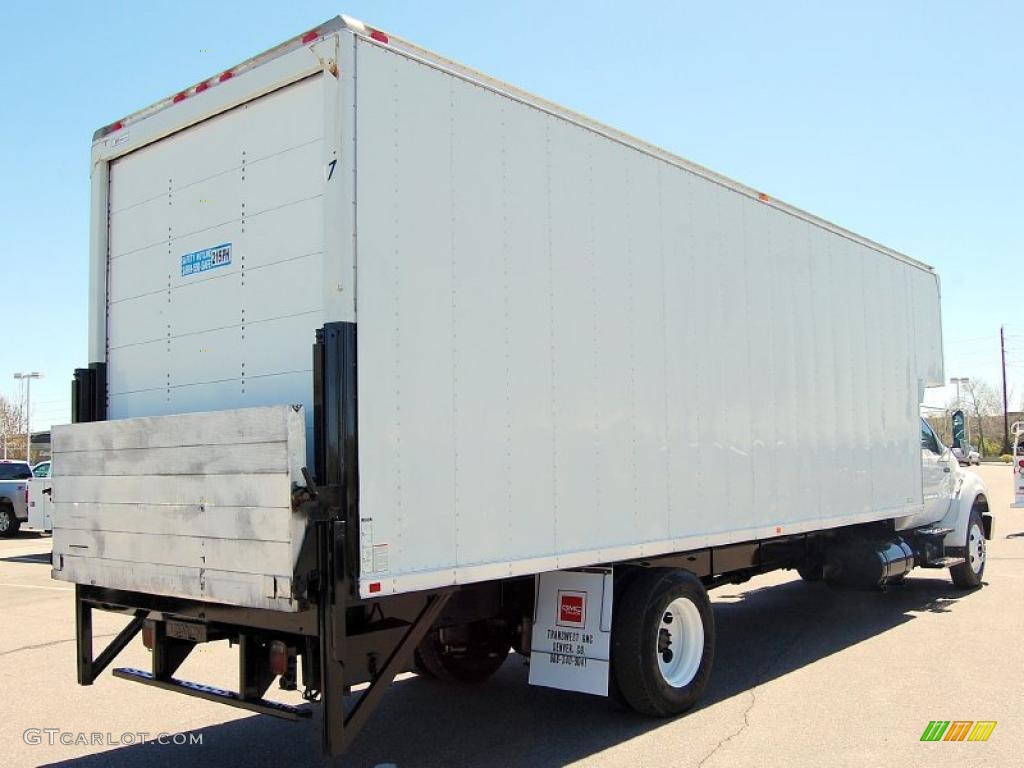 Oxford White 2008 Ford F750 Super Duty XL Chassis Regular Cab Moving Truck Exterior Photo #48704578