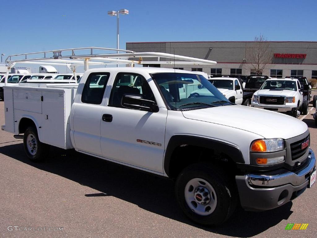 2007 Sierra 2500HD Classic Extended Cab 4x4 Utility Truck - Summit White / Dark Charcoal photo #3