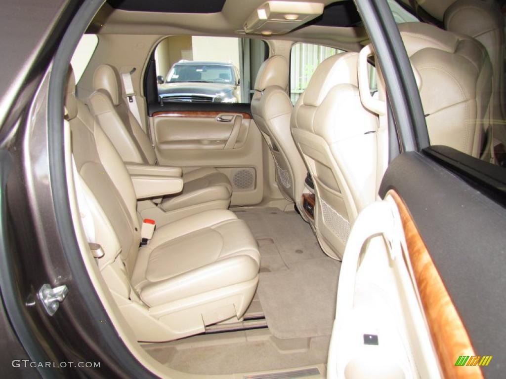 Tan Interior 2007 Saturn Outlook XR Photo #48707425