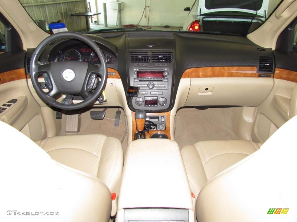 2007 Saturn Outlook XR Tan Dashboard Photo #48707470