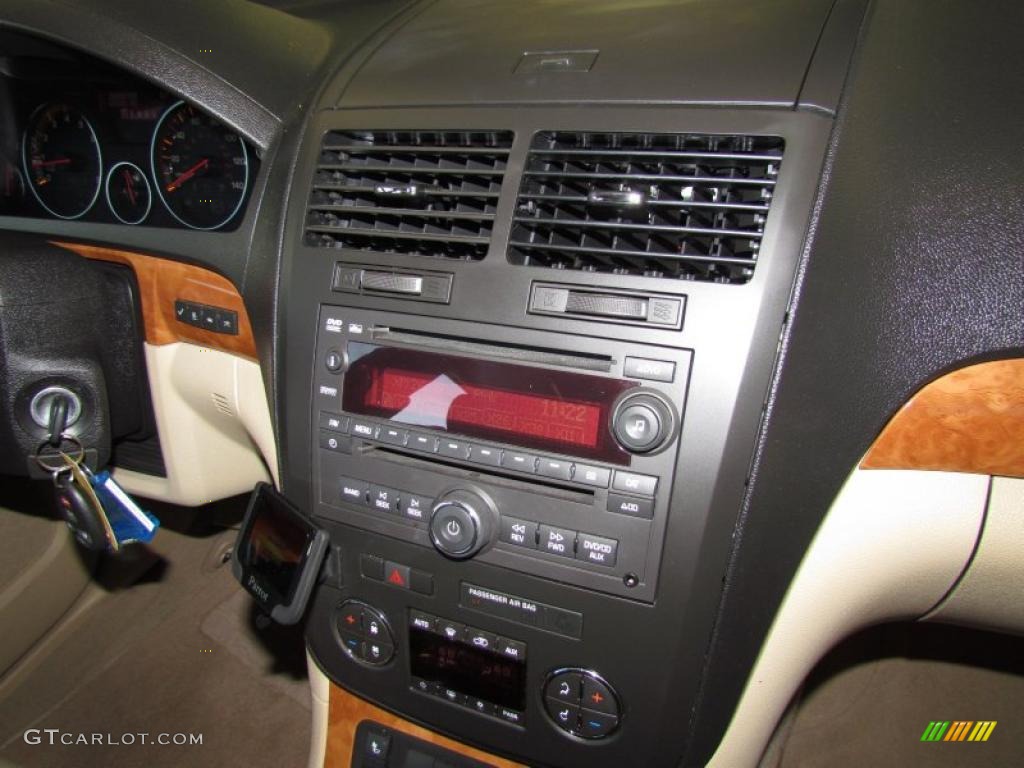 2007 Saturn Outlook XR Controls Photo #48707515