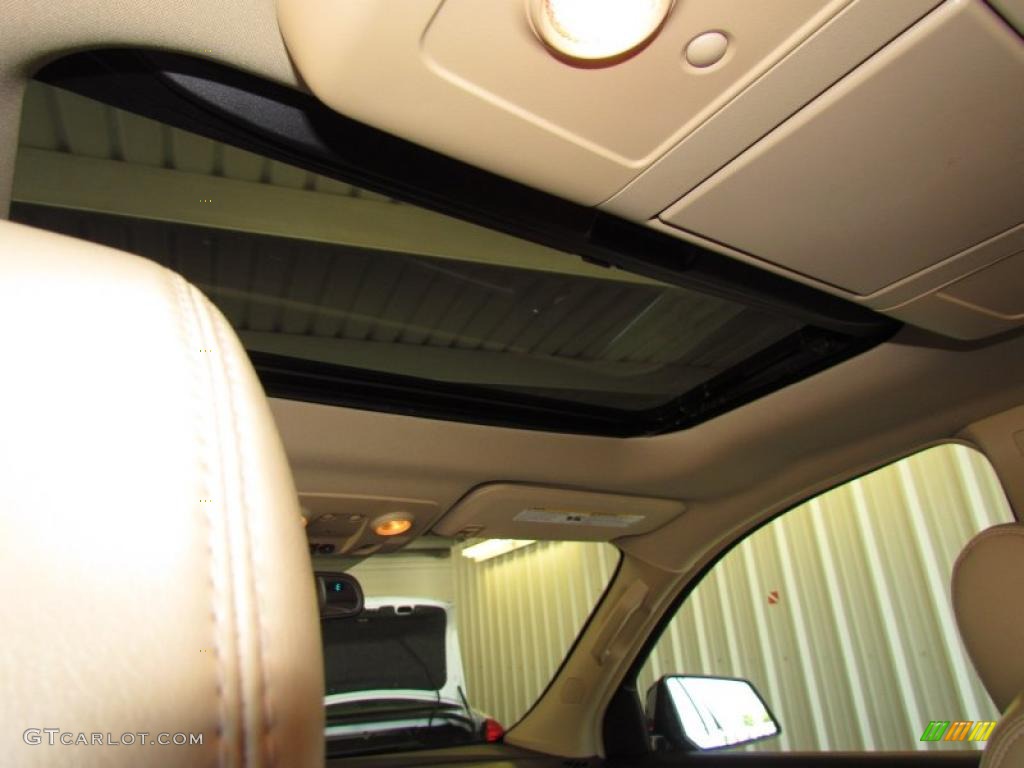 2007 Saturn Outlook XR Sunroof Photo #48707545