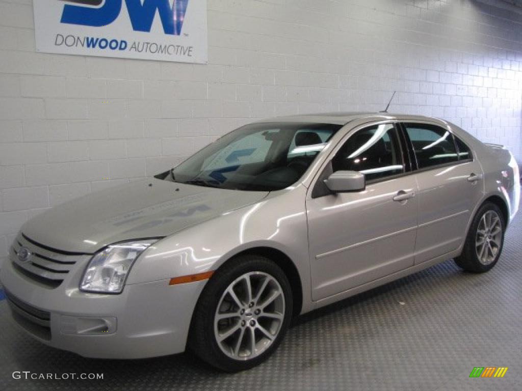 2008 Fusion SE - Brilliant Silver Metallic / Charcoal Black photo #2
